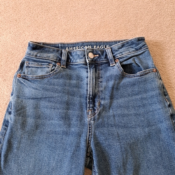 American Eagle Mom Jeans Size 2 Long Blue Denim Stretch Mid Wash Casual - Picture 2 of 12